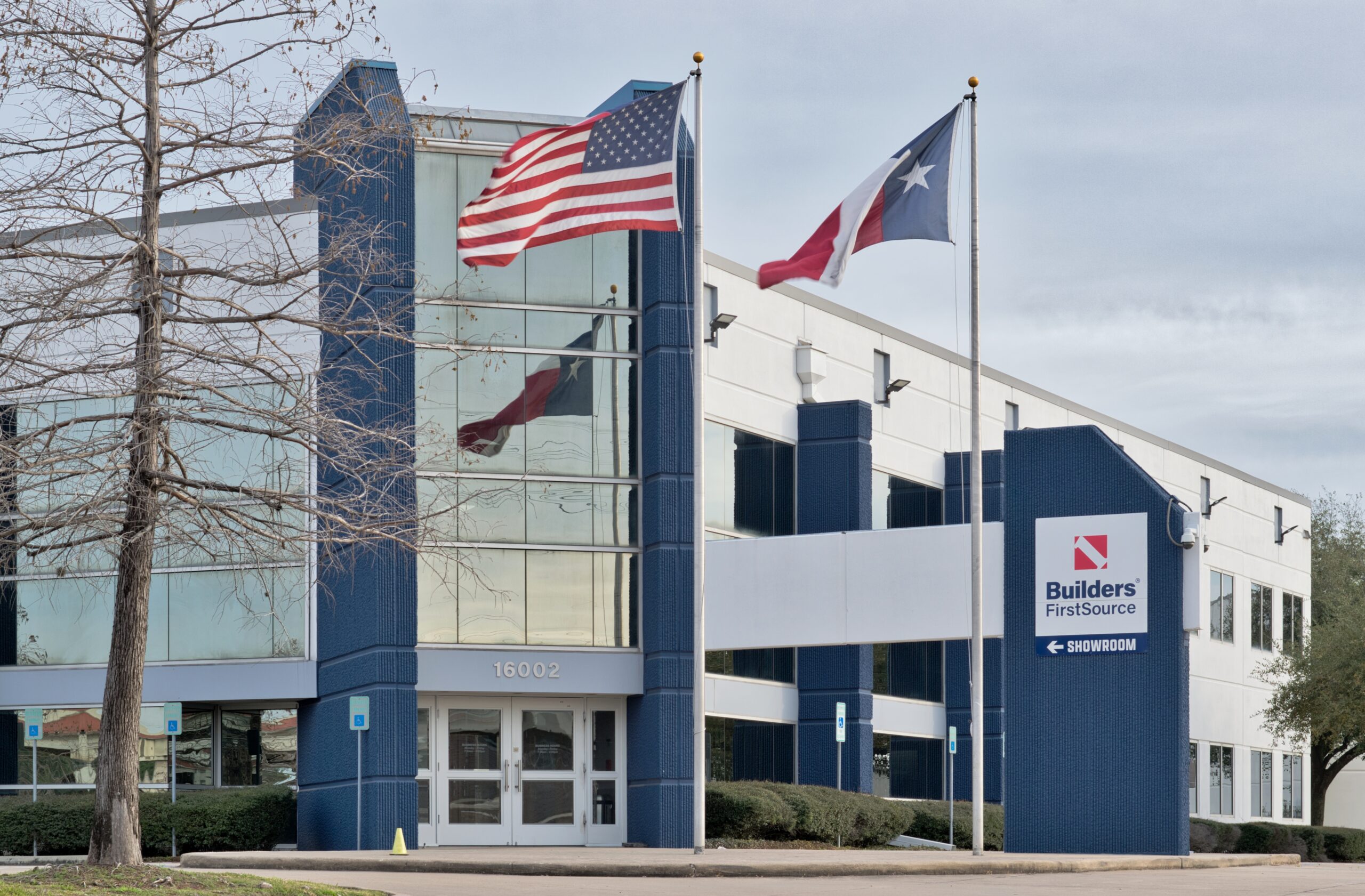 Builders FirstSource Profit Tumbles as Housing Market Slows